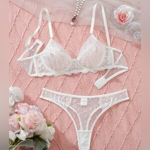 White lace lingerie set with adjustable straps and thong #lingerie #intimates